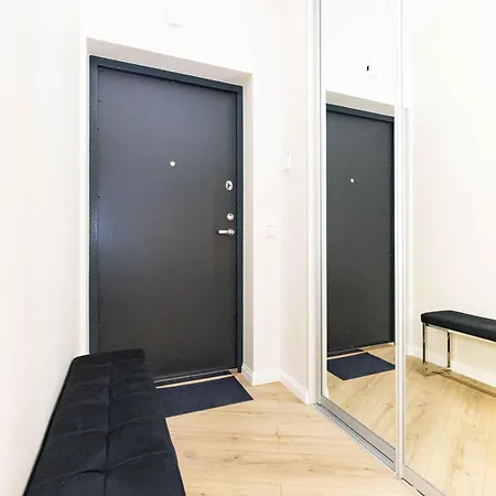 Butas Cohost I Sunny, Bright & New Apt W-balcony @ Renesanso