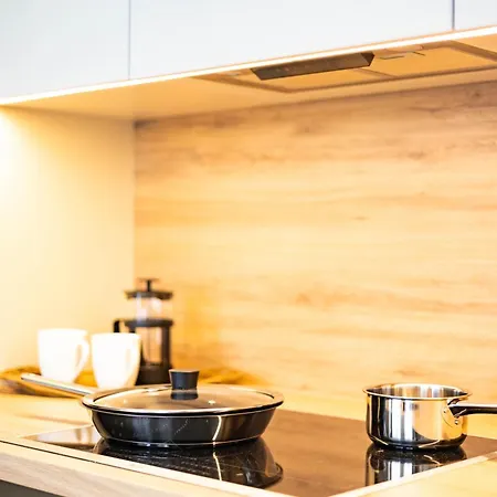 Cohost I Sunny, Bright & New Apt W-balcony @ Renesanso