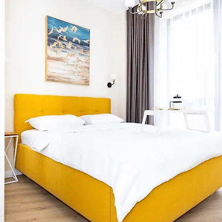 Cohost I Sunny, Bright & New Apt W-balcony @ Renesanso Apartment *