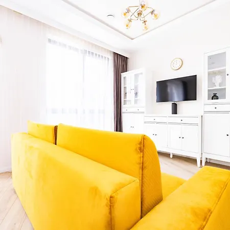 Apartment Cohost I Sunny, Bright & New Apt W-balcony @ Renesanso *