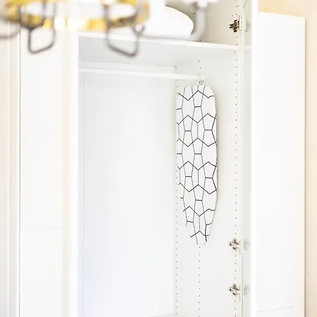 Cohost I Sunny, Bright & New Apt W-balcony @ Renesanso